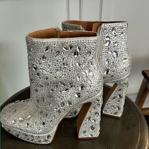 Jessica Simpson Dollyi rhinestone platform boots size 6M